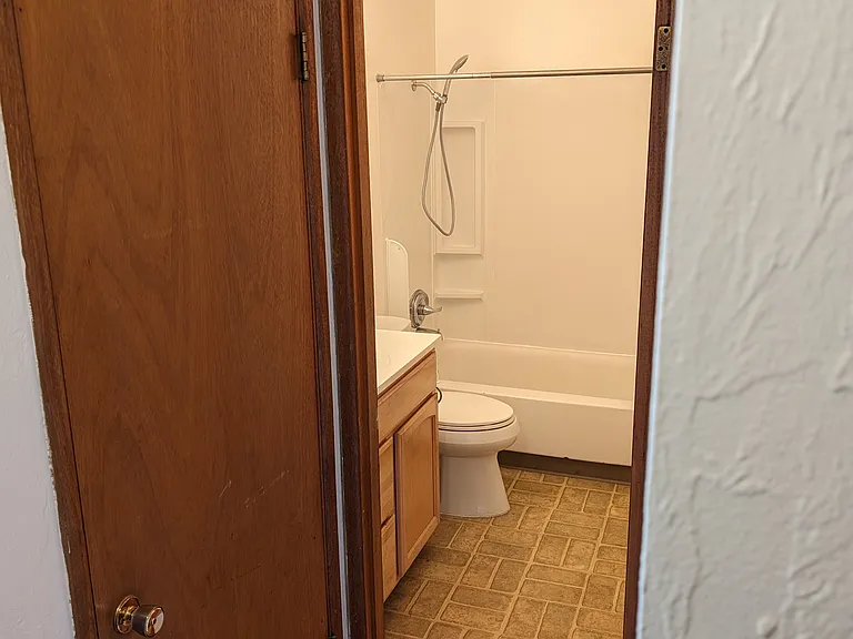 1806 Lakeway Dr — Photo 6
