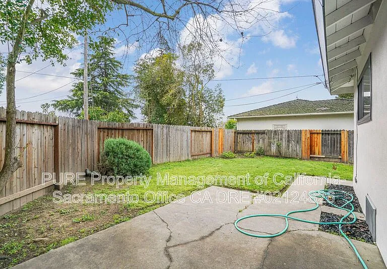 5939 Gloria Dr — Photo 18
