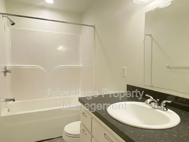 1711 S 9th St — Photo 9