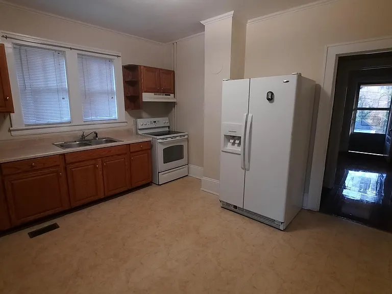 511 Janette Ave SW — Photo 9