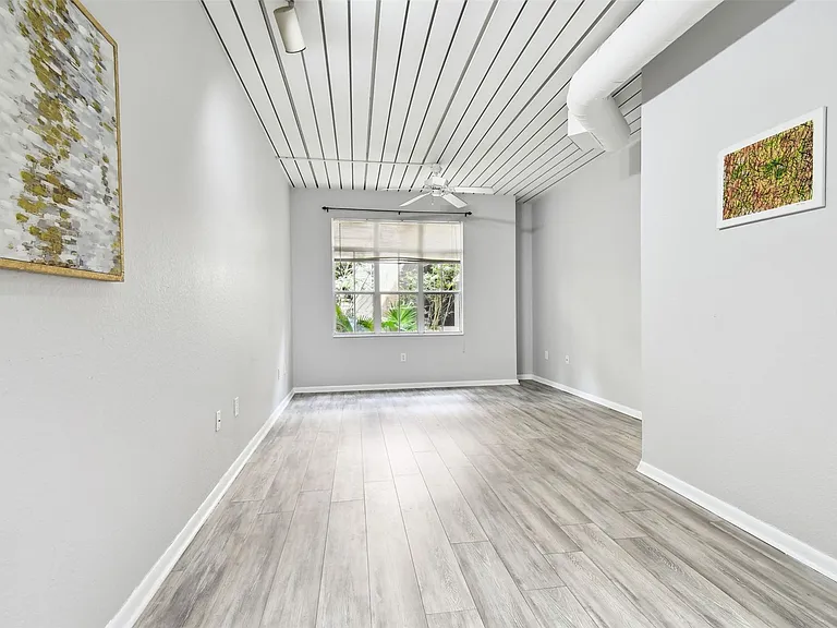 2402 W Azeele St #418 — Photo 18