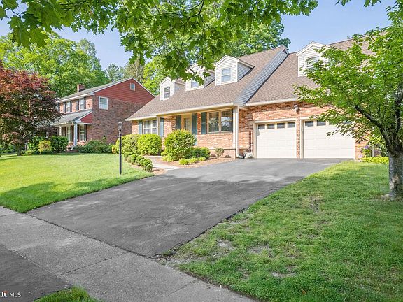 3rd image of 713 Bristol Rd