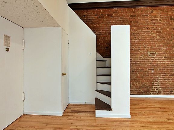4th image of 18 W 69th St #2R