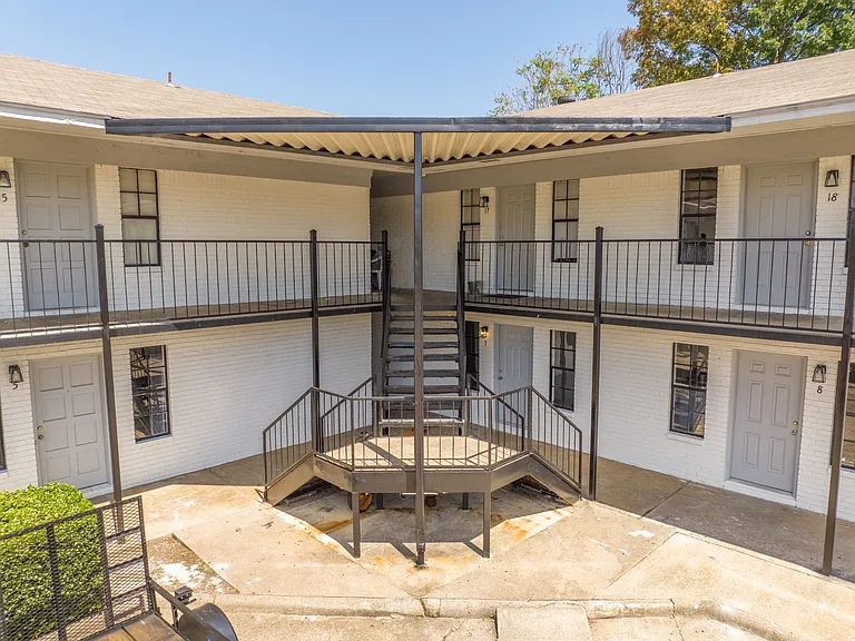 The Dogwood: 1 & 2 Bedroom Apartments — Photo 10