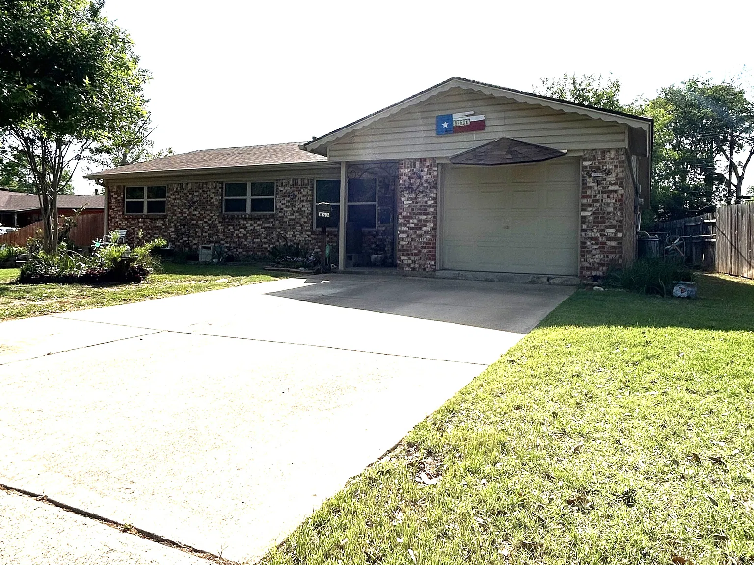 3 bed, 1.5 bath, 1190 sqft, $2,250 — Photo 2