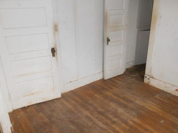 4th image of 217 E Kentucky St