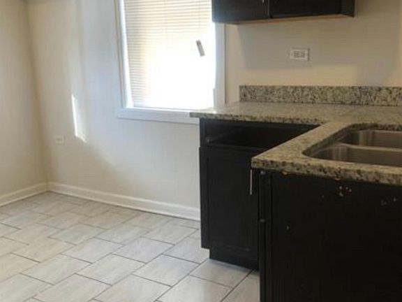 3rd image of 7916 S Escanaba Ave #1