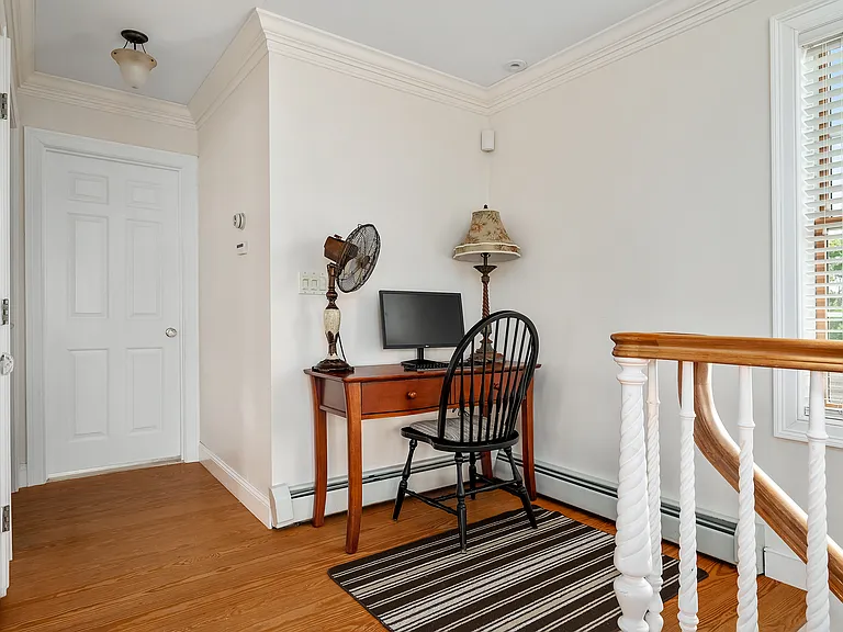 140 Community Dr — Photo 25
