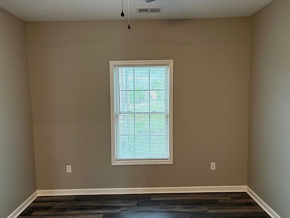 3rd image of 244 Calumet Dr #7