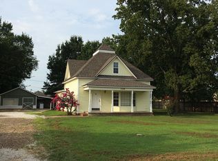 506 E Lake Francis Dr, Siloam Springs, AR 72761