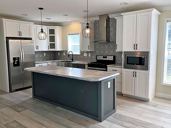 5th image of 110 Vanderbilt Dr
