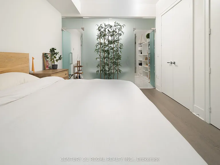 29 Queens Quay E #1014 — Photo 12