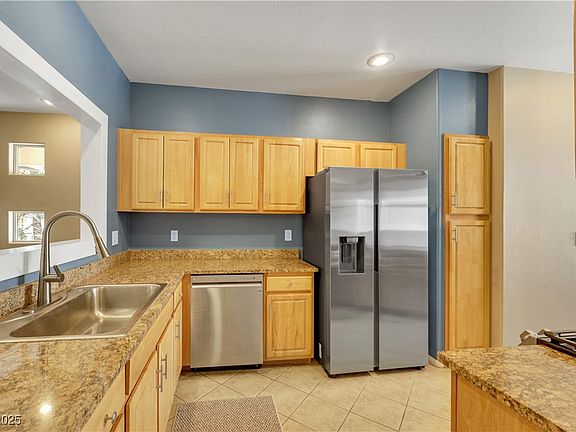 3rd image of 108 Lemon Glaze St Unit 202
