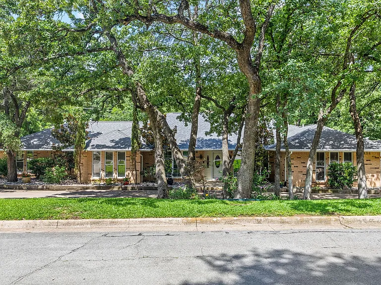 2231 Shadywood Ct — Photo 33