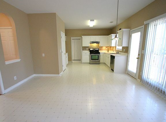 3rd image of 450 Crafton Ct