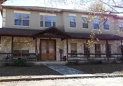 1st image of 425 W Klingemann St