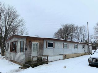 11 Rock St, Rouses Pt, NY 12979