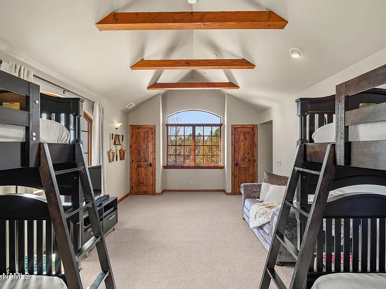 1704 E Trade Winds Ct — Photo 29