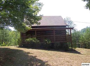 2565 Black Bear Ln, Pigeon Forge, TN 37876