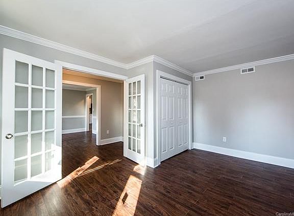 3rd image of 4814 Chestnut Lake Dr