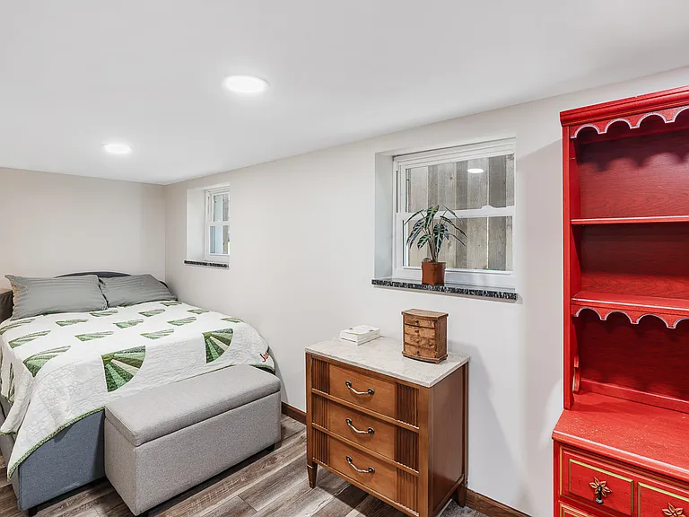 1301 W Nelson St #B — Photo 12