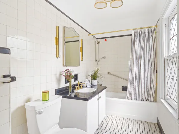 209 Argyle Road image 22 of 34