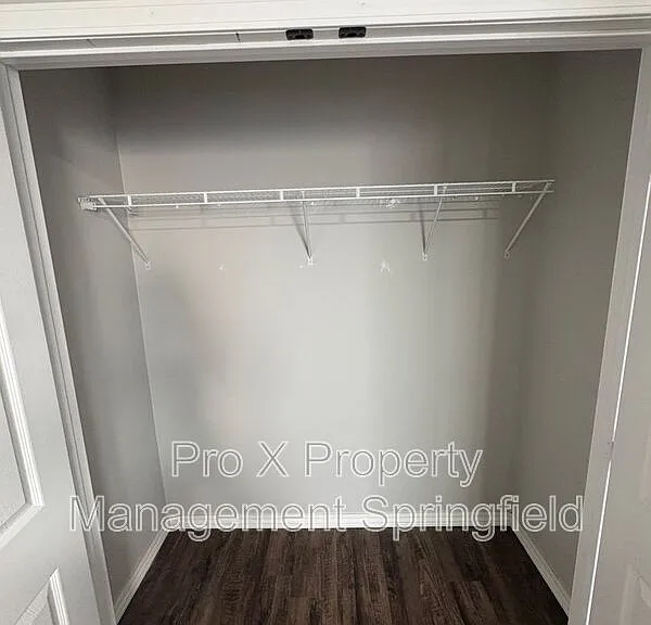 1138 E Walnut St #7 — Photo 6
