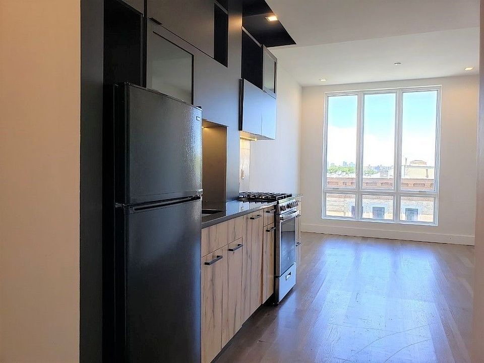 1st image of 1054 Dean St #5R