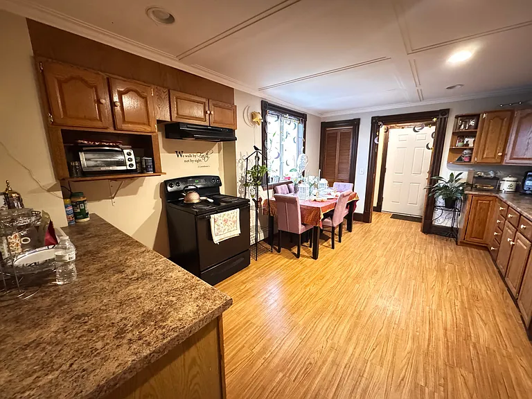 154 Tolman St #4 — Photo 2
