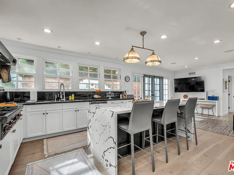 751 Westholme Ave — Photo 12