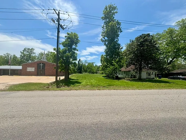 701 N Hackberry St — Photo 5