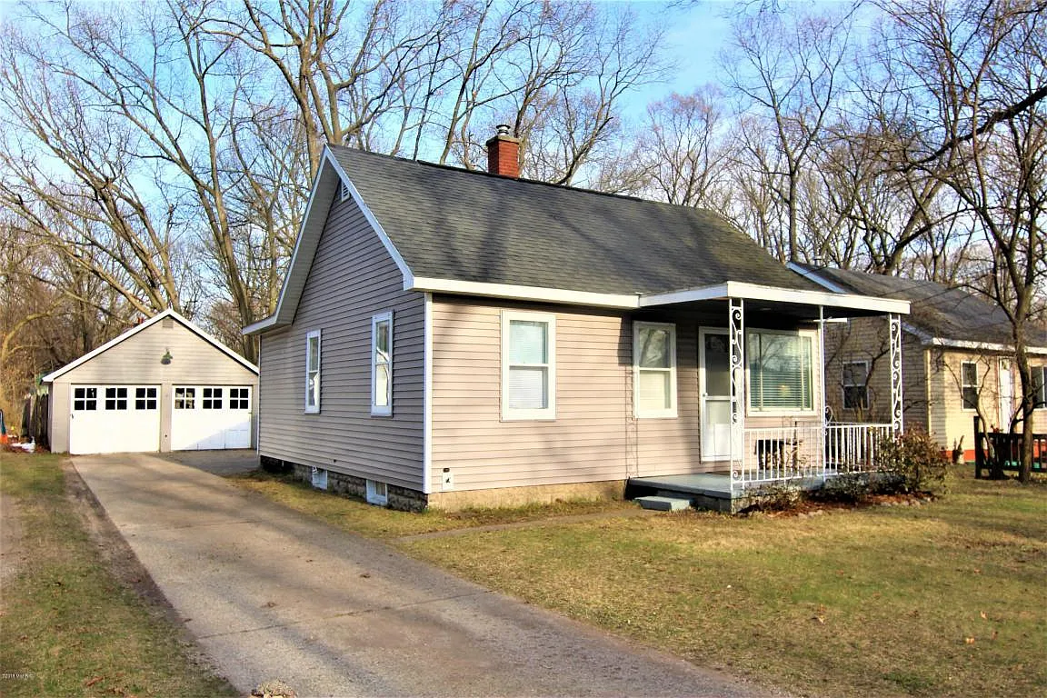 2714 Roberts St photo 1