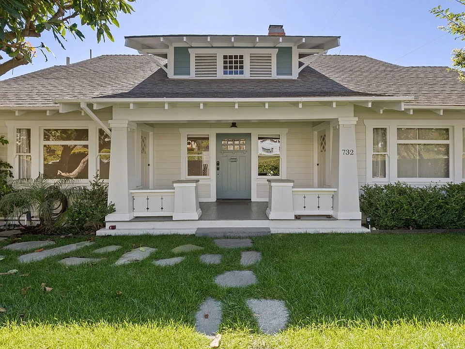 732 Poli St