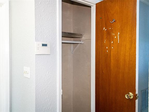 3rd image of 10146 Bridlewood Ave