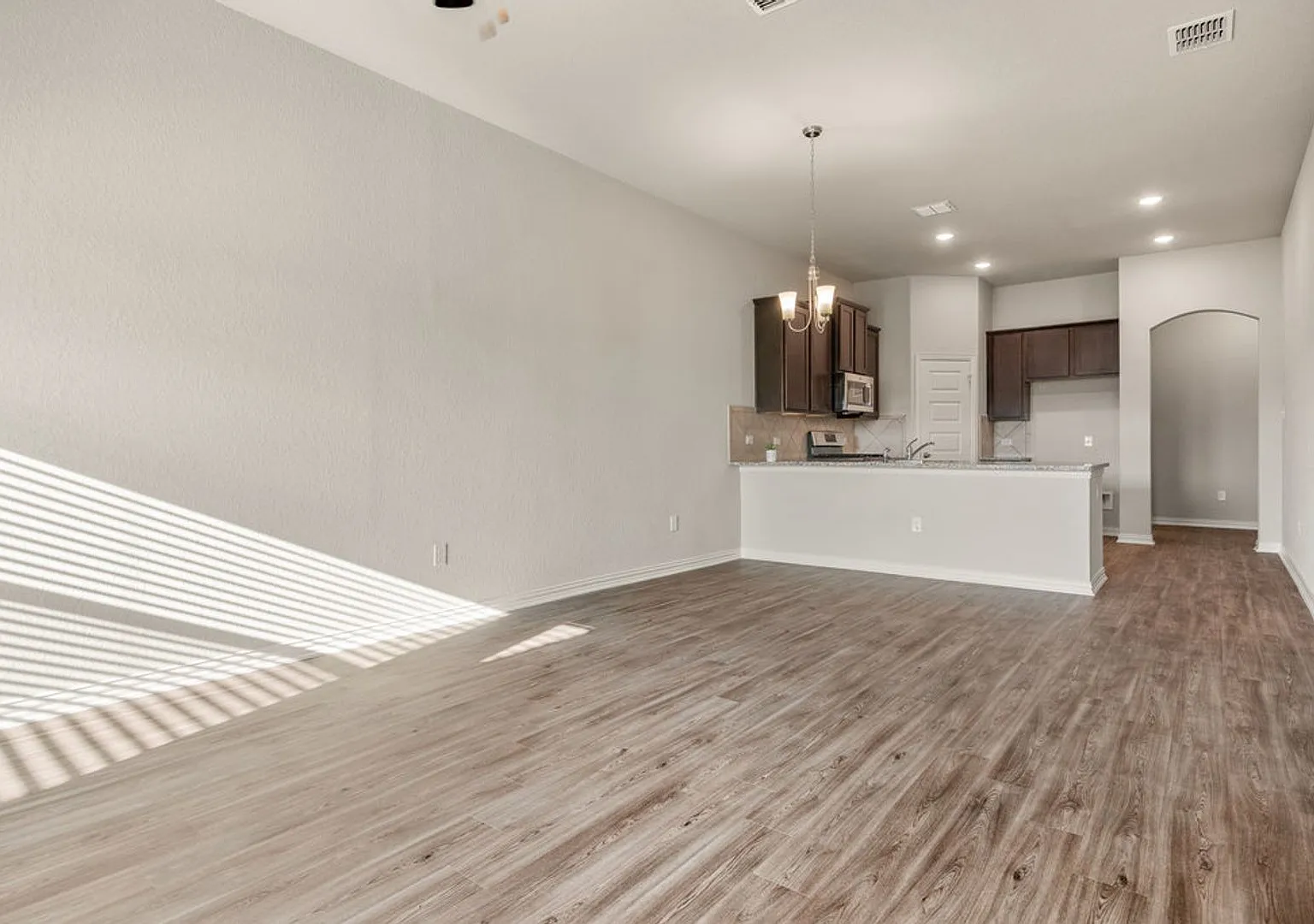 Available Now! Stunning 3 Bedroom Duplex Located In Converse, Tx! — Photo 3