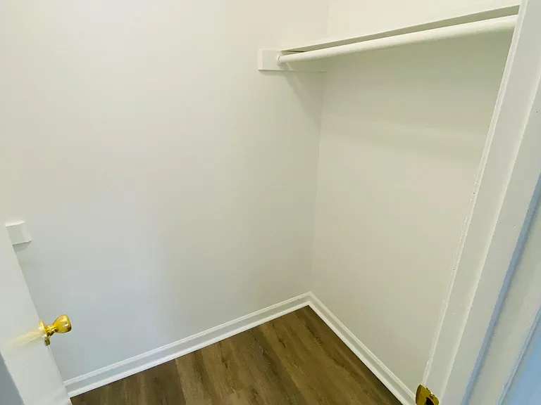 114 Sterling Ct — Photo 11