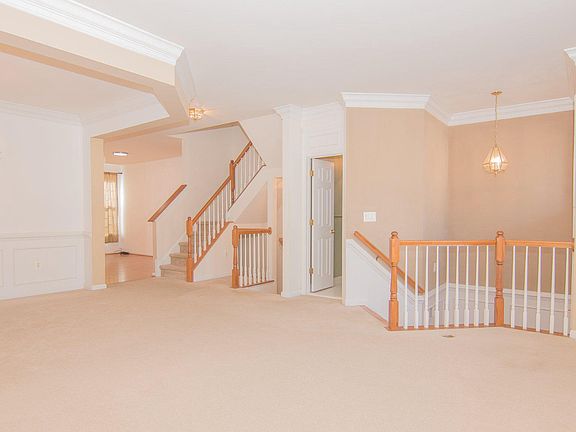 4th image of 836 Revelstore Ter NE