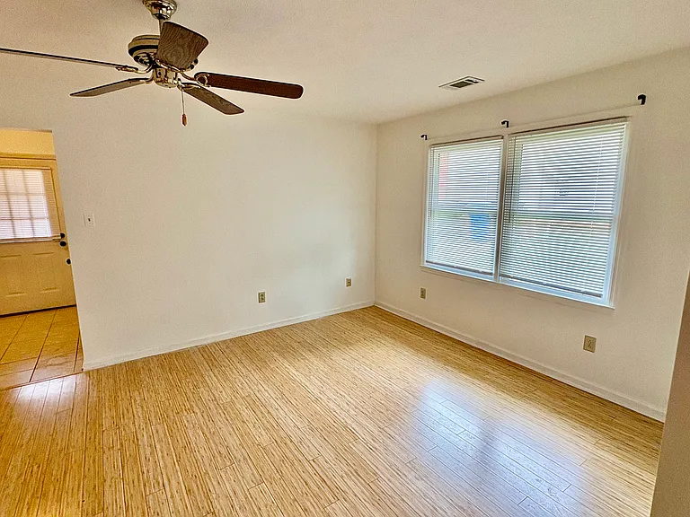 2202 Storey Ct — Photo 6