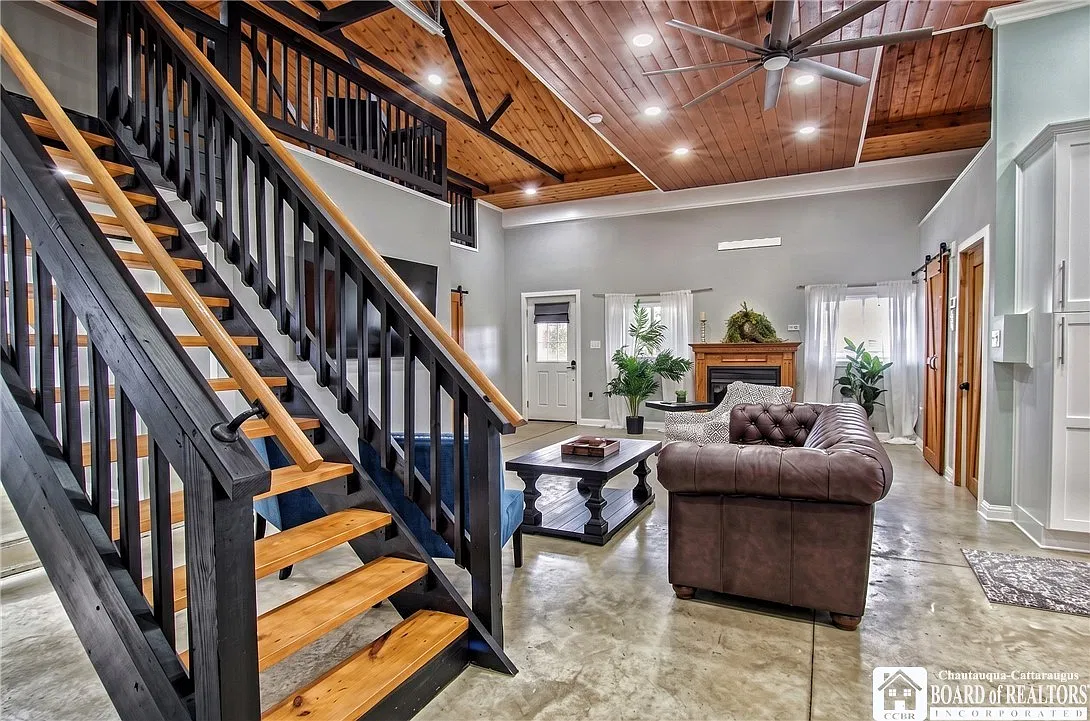 2 bed, 1.0 bath, 1767 sqft, $2,500 — Photo 3