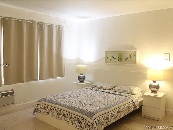 4th image of 1021 Euclid Ave APT 3