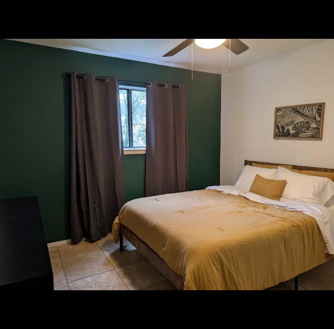 3 bed, 1.5 bath, 1062 sqft, $1,100 — Photo 2