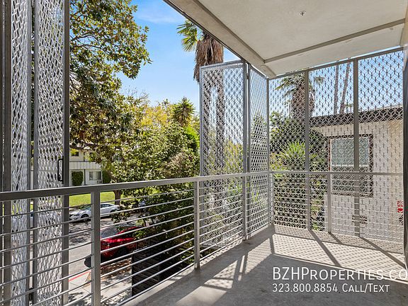 3rd image of 1223 N Hayworth Ave #6A