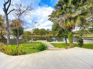 303 Old Bayou Dr, Dickinson, TX 77539