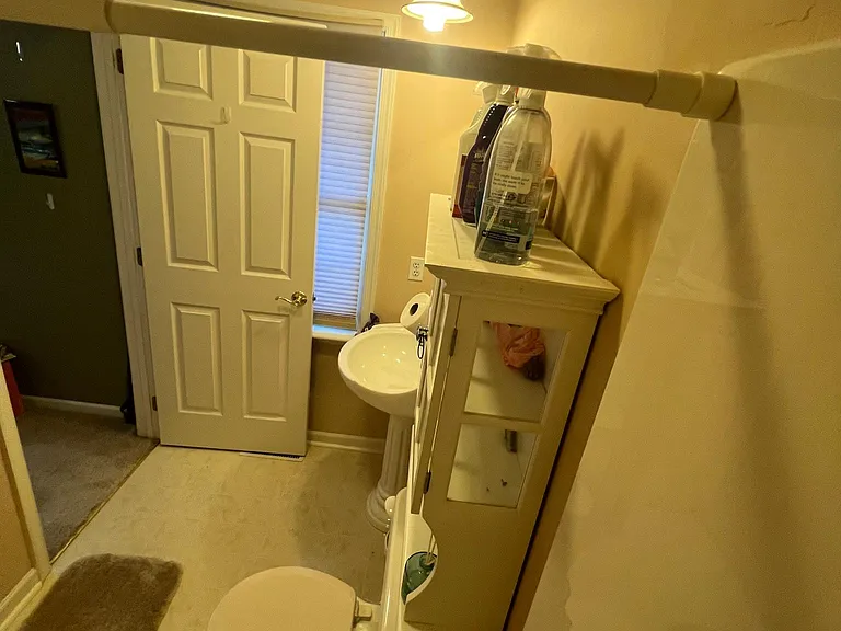 2nd full Bathroom