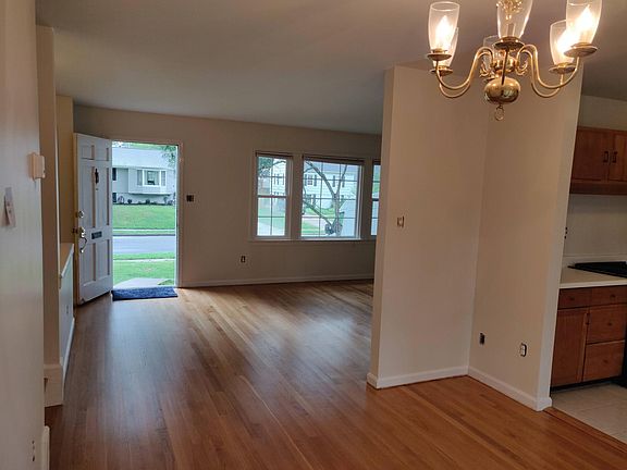 5th image of 8419 Crossley Pl