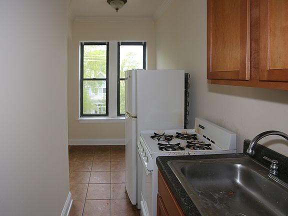 5th image of 4614 N Paulina St APT 407