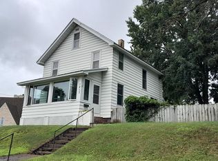 1217 Crystal Lake Blvd, Iron Mountain, MI 49801