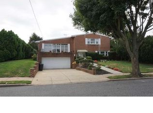 9619 Chapelcroft St, Philadelphia, PA 19115