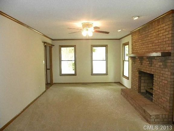 4th image of 208 Glenmoor Ct