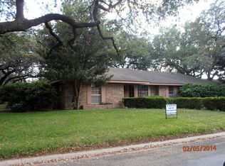 365 Malone Dr, Devine, TX 78016